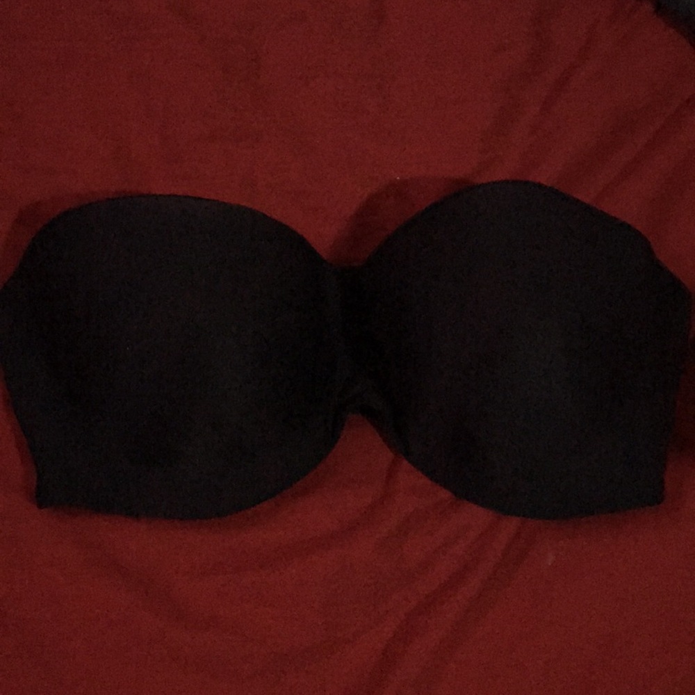 Black strapless bra